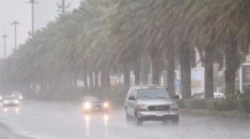 رياح بسرعة 40 كم.. تحذير للسائقين من تراجع الرؤية على الطرق الصحراوية والسريعة